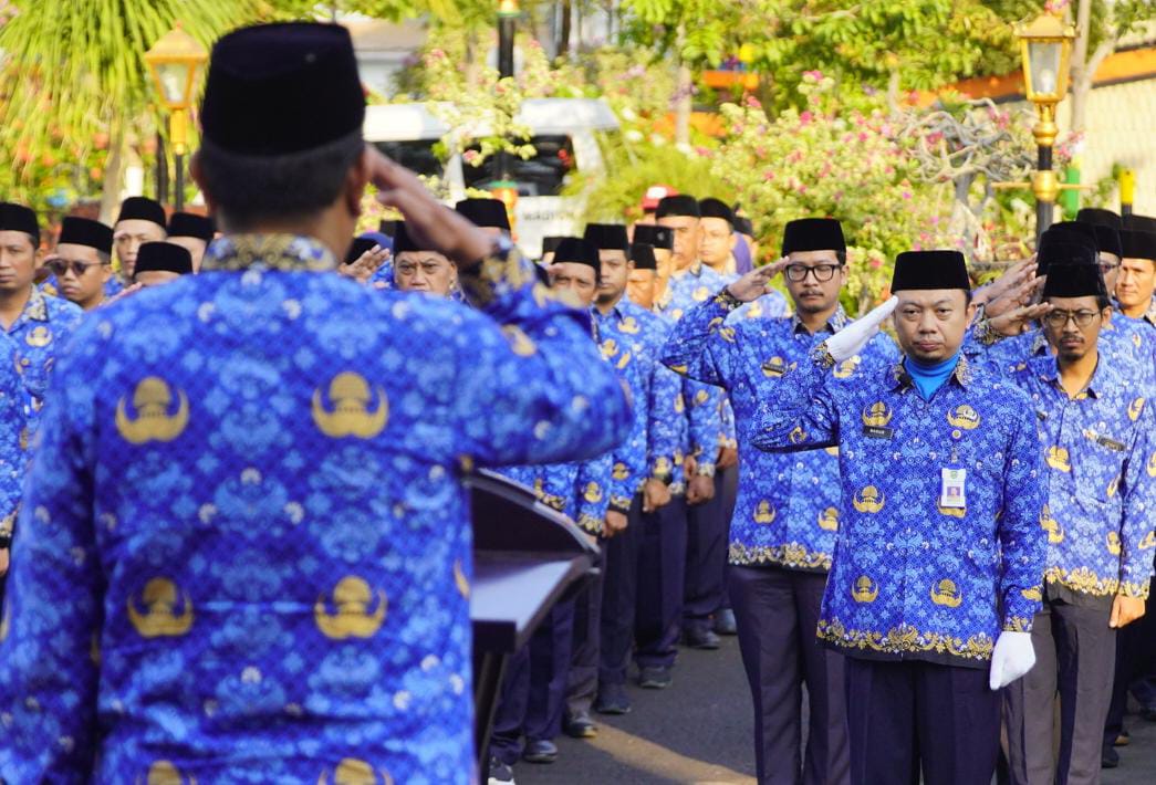 Foto 6 dari 9: Pimpin Upacara Harkitnas, Sekda Sampaikan Amanat Menkominfo