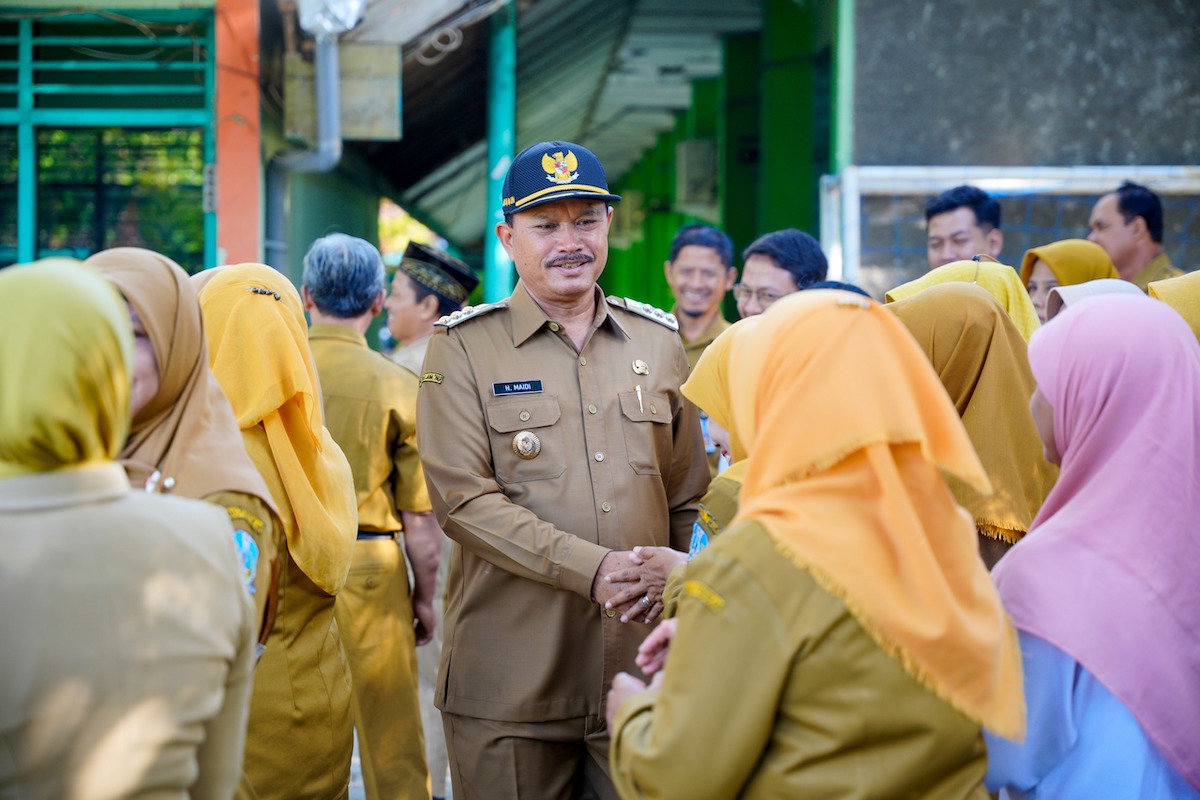 Foto 6 dari 8: Jadi Pembina Upacara di SMKN 5, Wali Kota Motivasi Siswa Tingkatkan SDM Untuk Hadapi Dunia Kerja