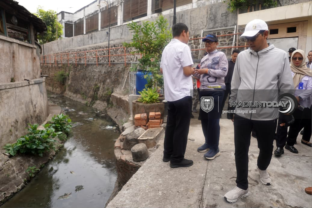 Foto 8 dari 13: Madiun Darurat Drainase, Plt Wali Kota Minta Data Drainase Seluruh Kota Untuk Dikaji Minggu Ini