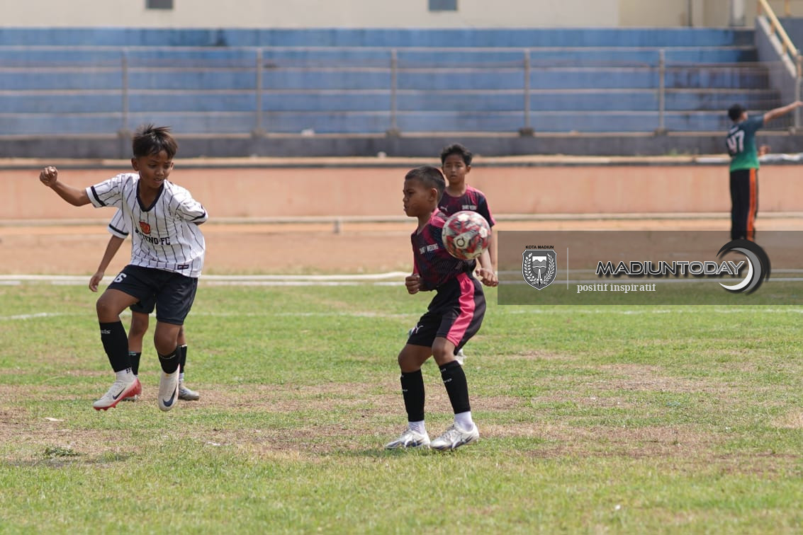 Foto 12 dari 19: Dari KU 10 hingga KU 12, Talenta Sepak Bola Cilik Asah Mental di Dandim Cup I Kota Madiun