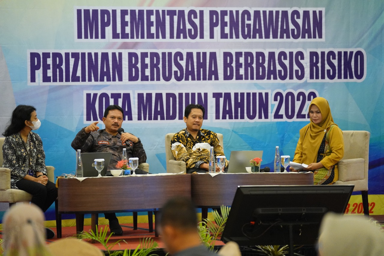 Foto 3 dari 10: Beri Pemahaman Terhadap Pelaku Usaha, Pemkot Gelar Sosialisasi Implementasi Pengawasan Perizinan Berusaha