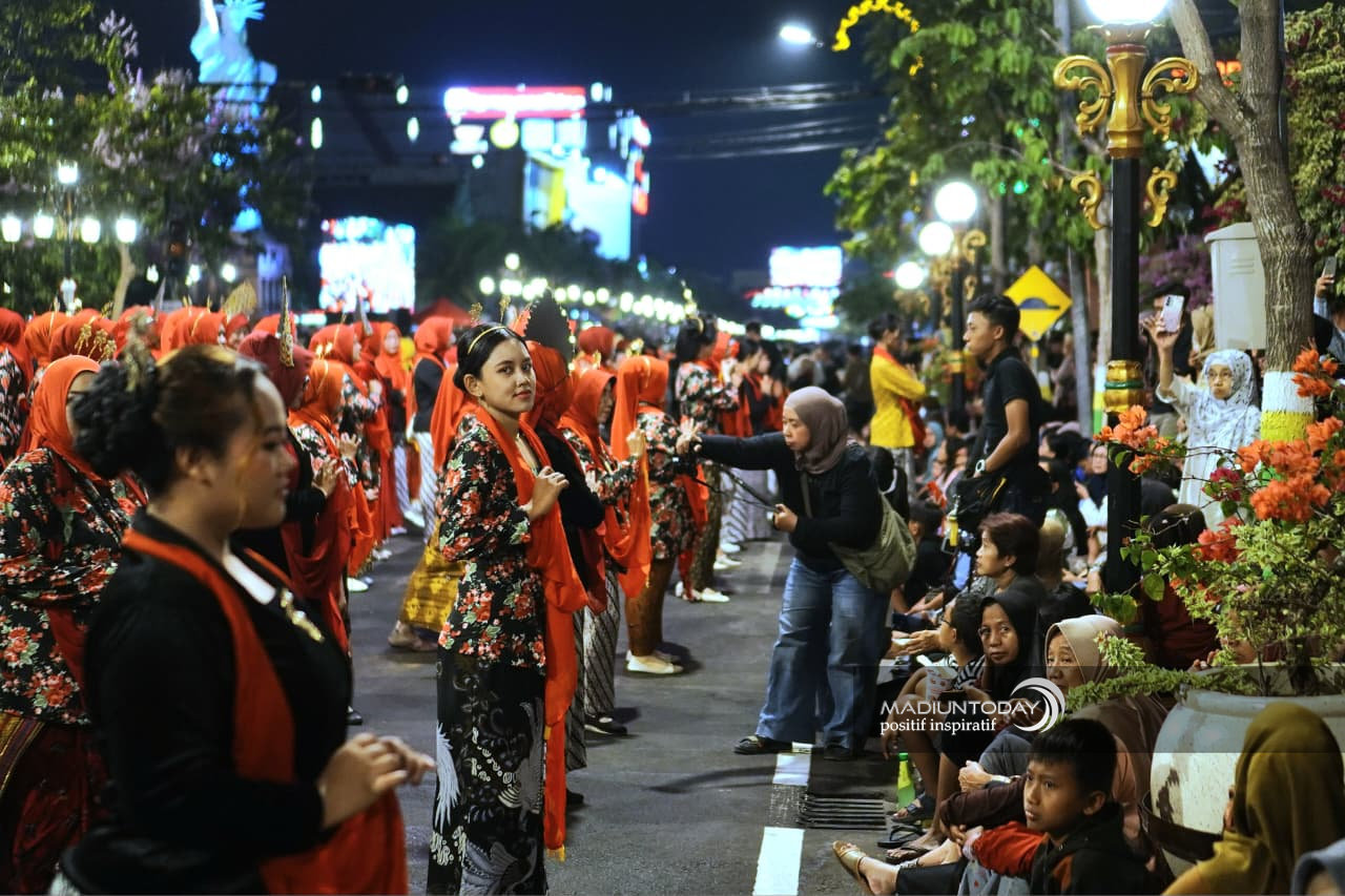 Foto 13 dari 19: Ketika Warga Turun ke Jalan, Menari Bersama di Panggung Kota