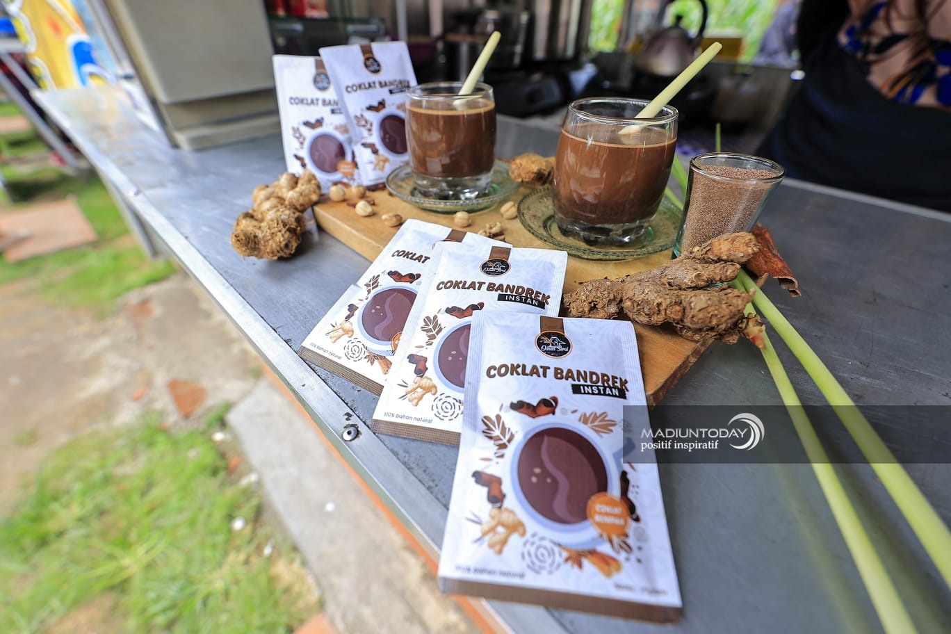 Foto 6 dari 6: Nikmatnya Bandrek Cokelat di Lapak Simander, Juga Dikemas Serbuk dalam Bentuk Sachet