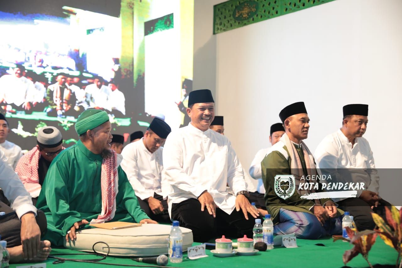Foto 1 dari 5: Hadiri Haul ke-21 KH Muchsin Al Qurby, Wali Kota Maidi Ajak Jamaah Teladani Kebaikan sang Kiai