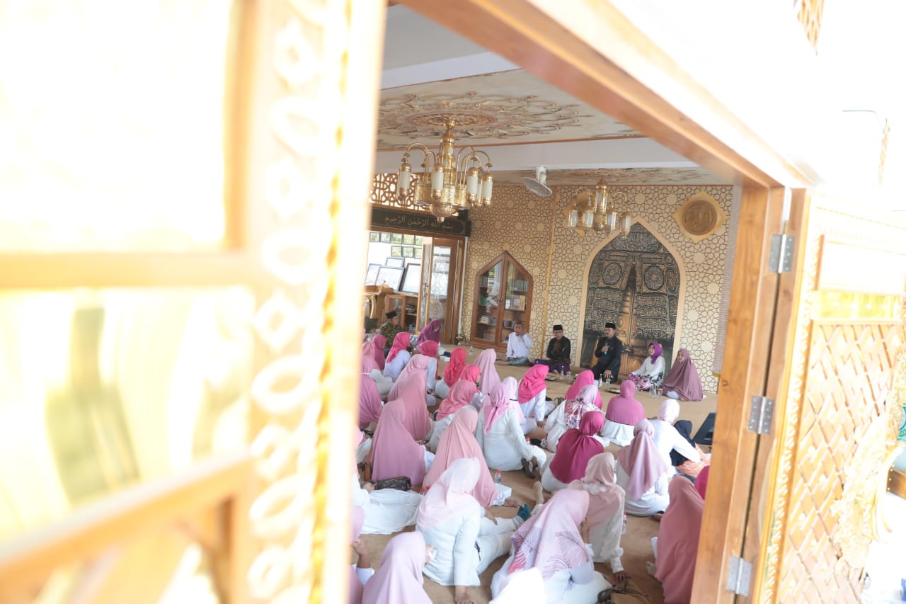 Foto 10 dari 14: Gelar Pengajian Bersama Janda Kota Madiun, Wali Kota Sampaikan Perkembangan Kota Agar Janda Melek Pengetahuan