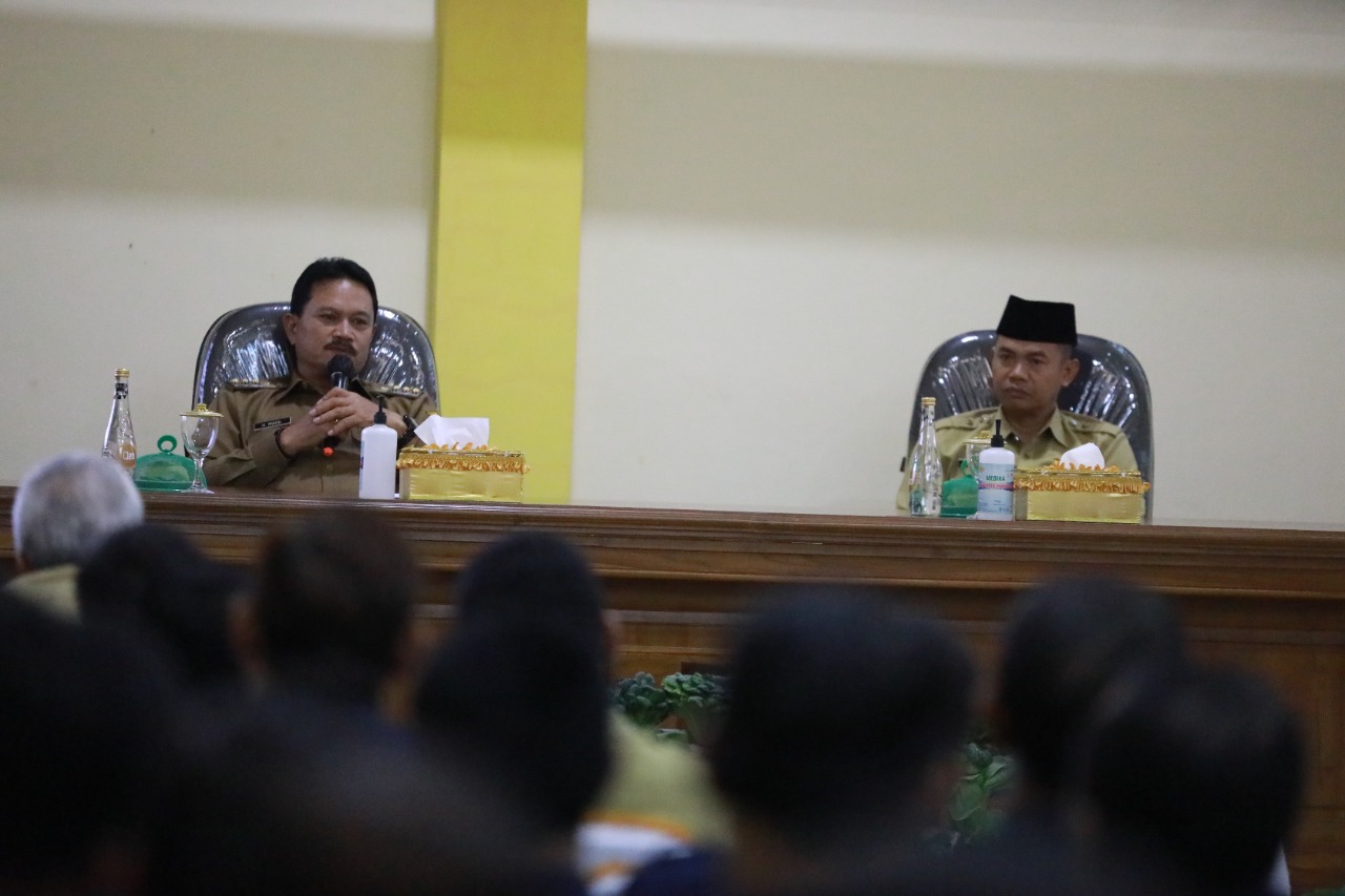 Foto 5 dari 8: Gelar Pembinaan Bagi Tenaga Upahan Dinas Perdagangan, Wali Kota Harap Optimal dalam Bekerja