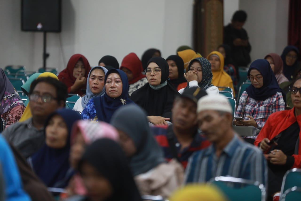 Foto 5 dari 12: Giat Parenting Bersama Wali Murid SMPN 12, Wali Kota Ingatkan Peran Orang Tua Menciptakan Generasi Emas 2045