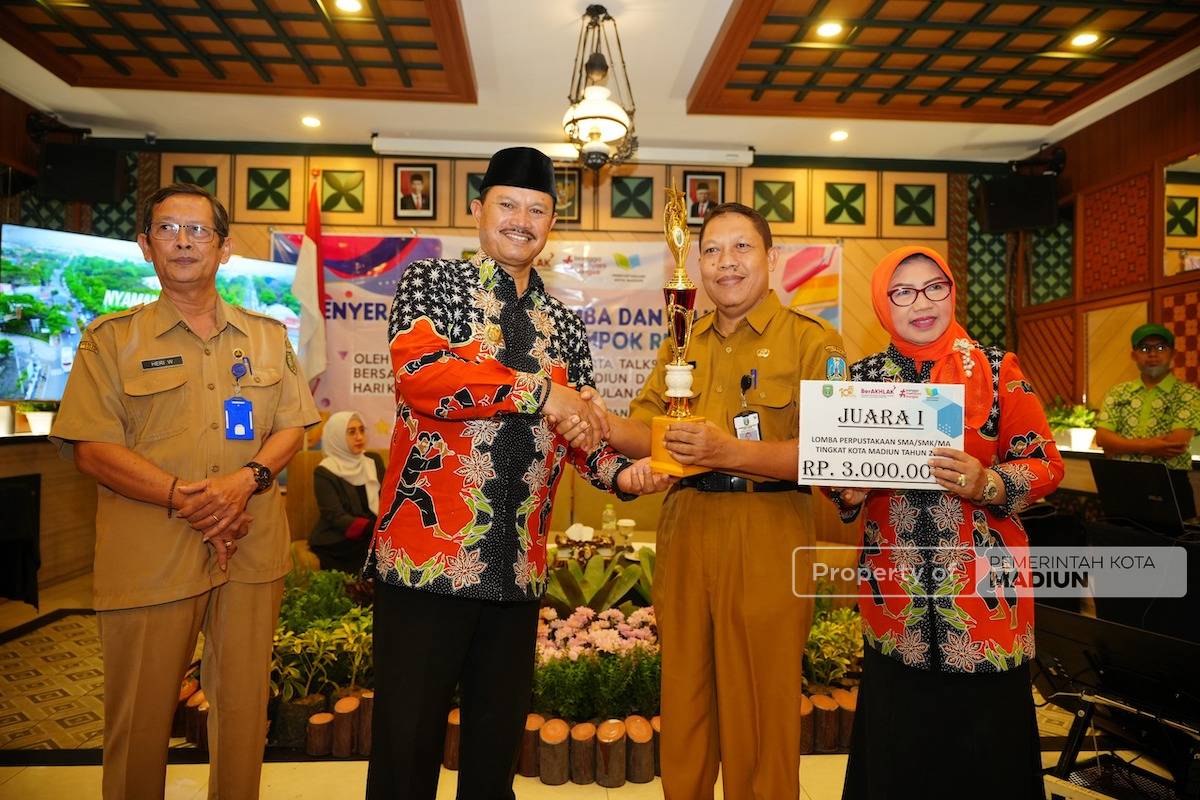 Foto 7 dari 9: Peringati Hari Kunjungan Perpustakaan, Wali Kota Wali Kota Pesan Budayakan Gemar Membaca