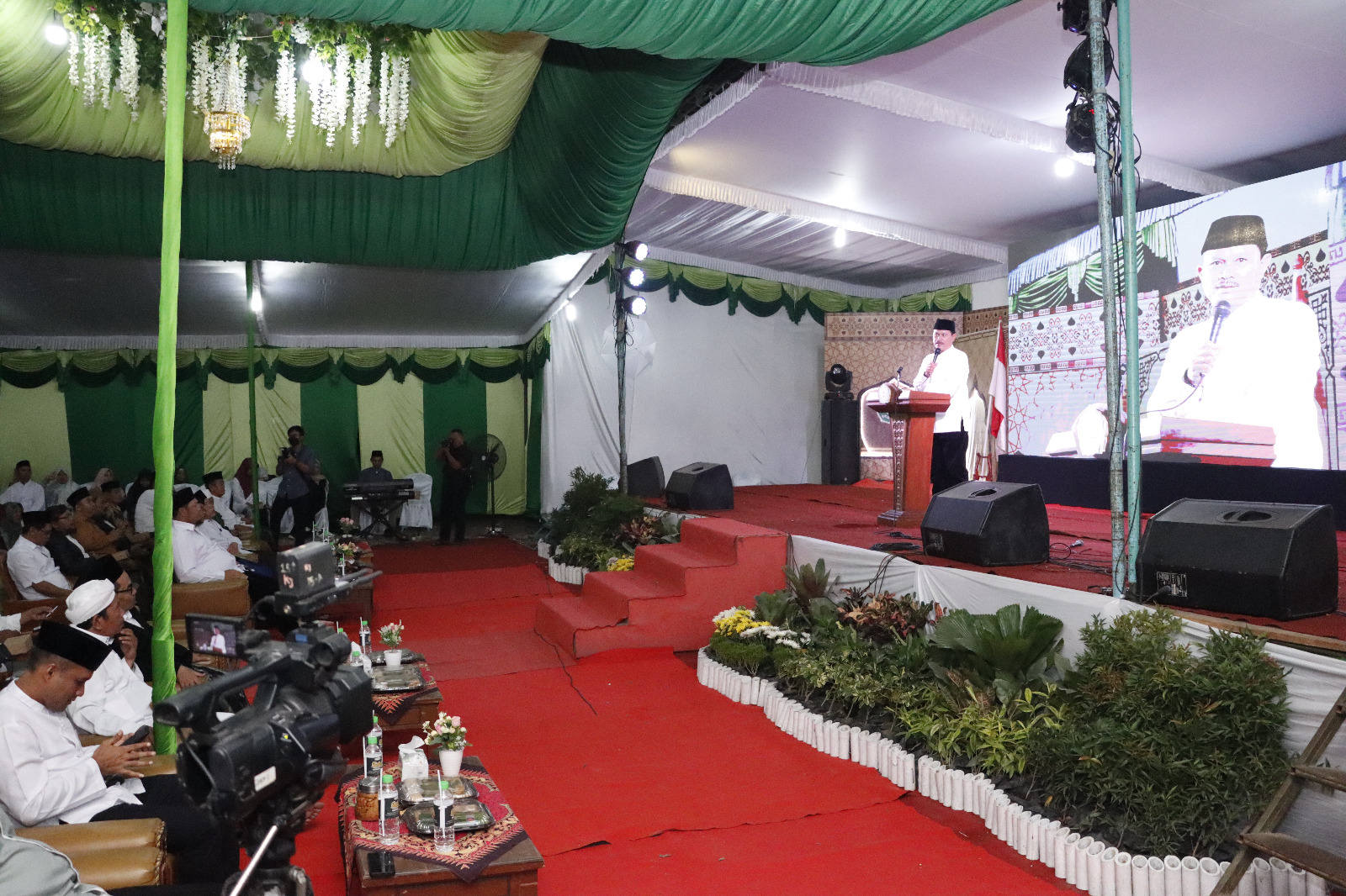 Foto 2 dari 5: Hadiri Peringatan Penting Ponpes Al Mujaddadiyyah, Wali Kota Beri Apresiasi Bagi Pesantren