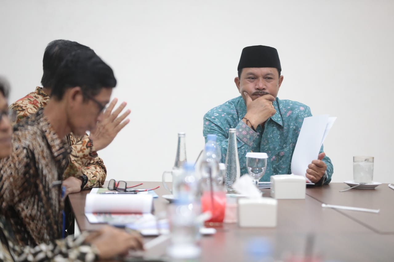 Foto 8 dari 10: Pimpin Rapat Pembangunan RTH Kota Madiun, Wali Kota Imbau Rekanan Bekerja Optimal