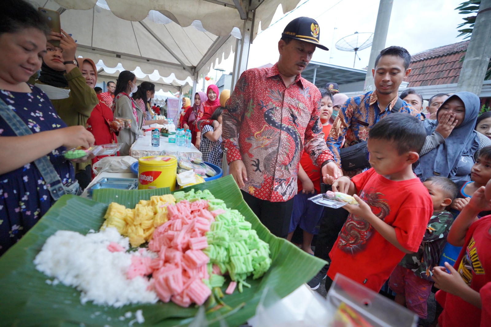 Foto 1 dari 3: Ada 30 Ribu Pecel dan Jajanan Gratis di Pesta Rakyat Hari Jadi, Yuk Ramaikan, Dibuka Sampai Pukul 22.00 Nanti