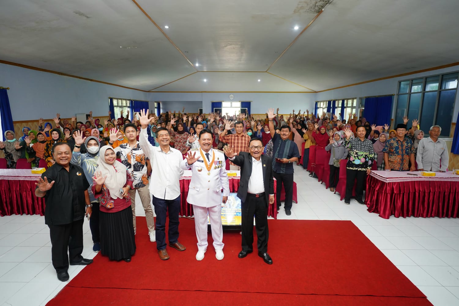 Foto 9 dari 10: Hadiri Reses Anggota DPR RI, Wali Kota Sampaikan Apresiasi