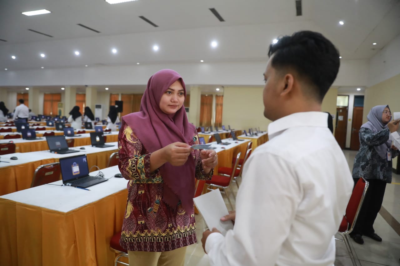 Foto 5 dari 9: Uji Kompetensi PPPK Pemkot Madiun Dimulai, 300 Peserta Jalani Tes Hari Ini