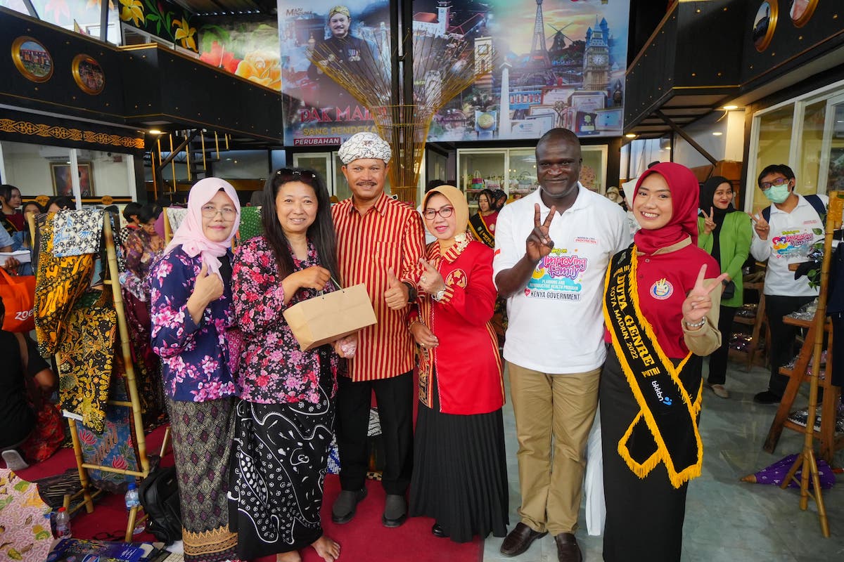 Foto 4 dari 8: Promosikan Produk UMKM Lokal, Wali Kota Ajak Tamu Negara Kunjungi Galeri Dekranasda