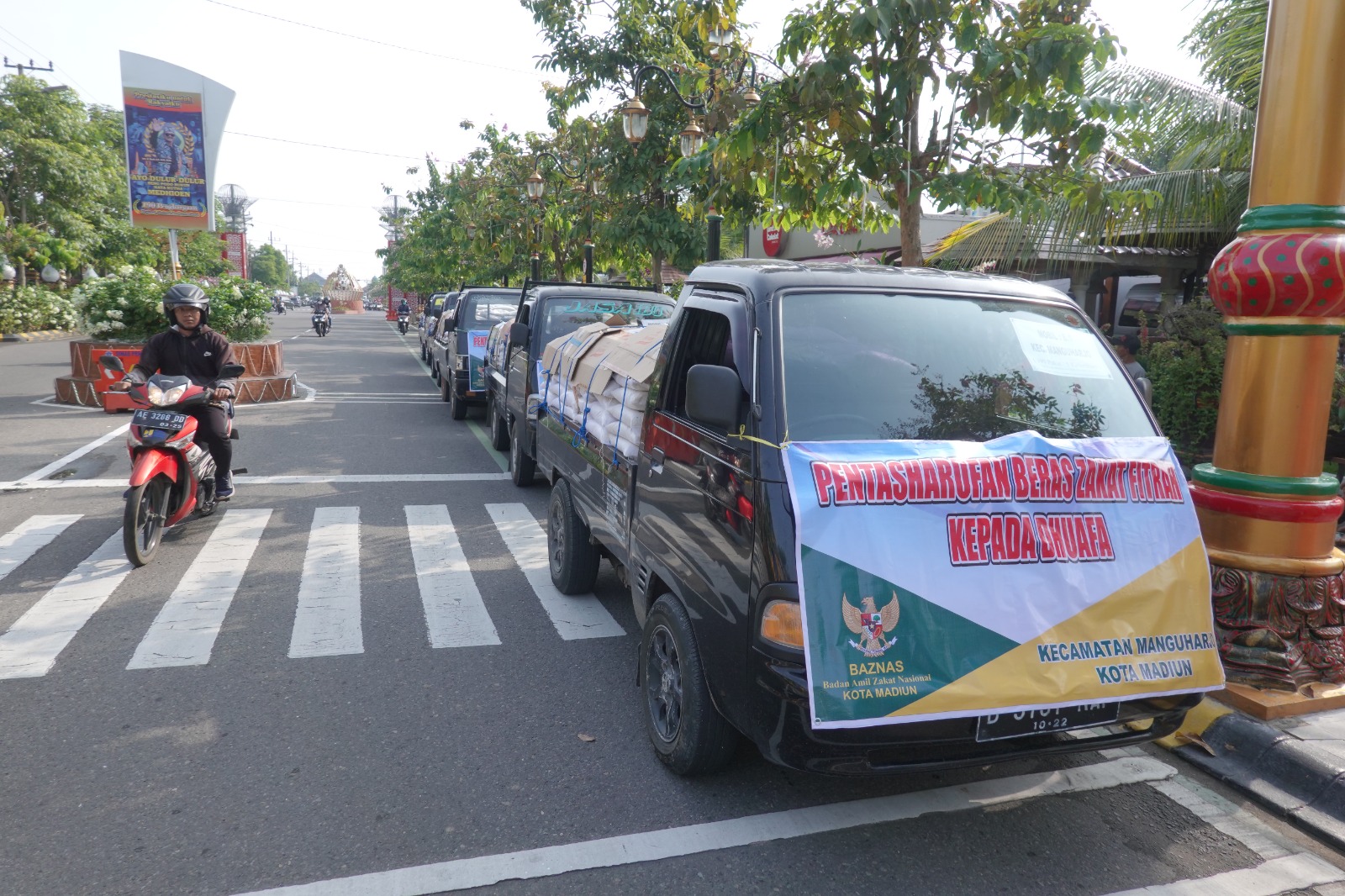 Foto 4 dari 6: Berangkatkan Pentasharufan Beras Zakat Fitrah Ke 27 Kelurahan, Wali Kota Harap Bawa Berkah Bagi Masyarakat