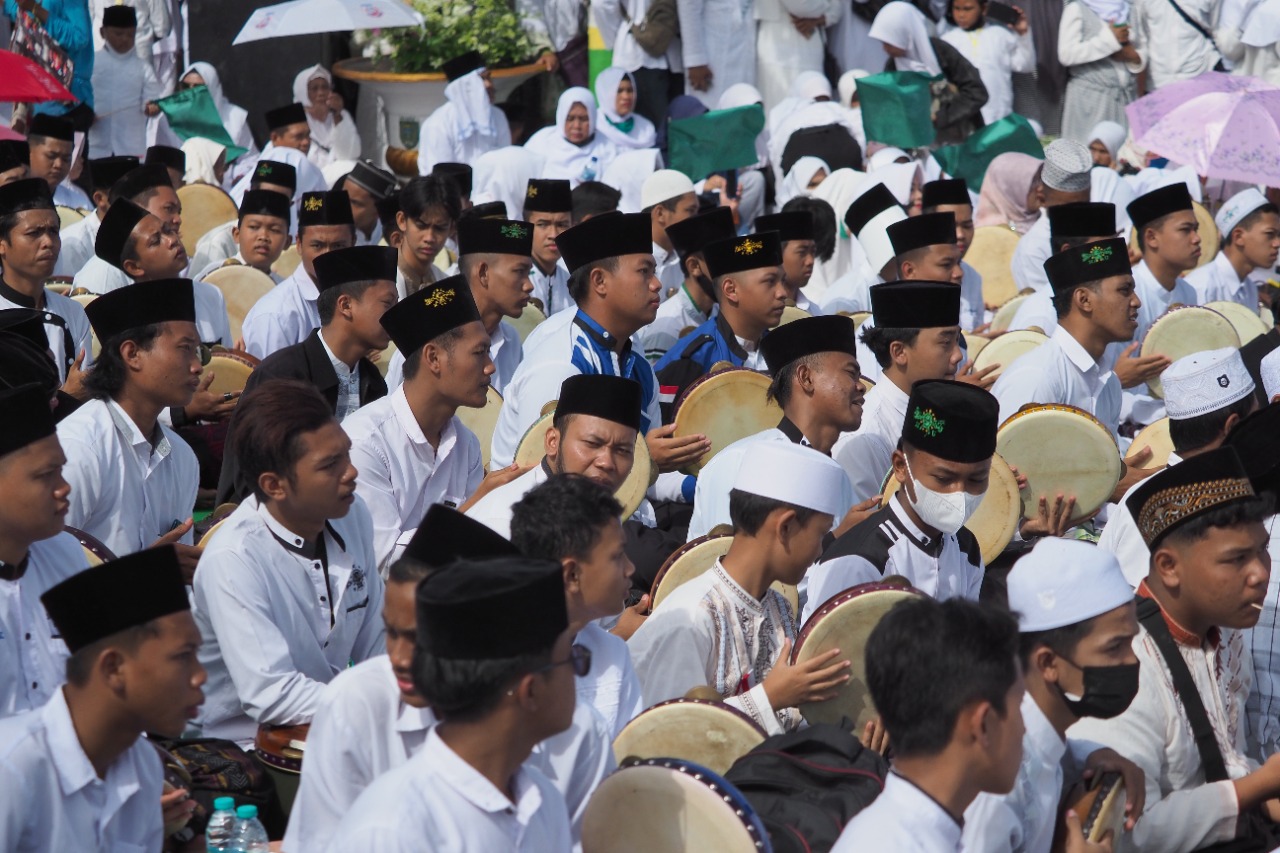 Foto 4 dari 17: Pengajian Akbar Peringatan Hari Santri Berlangsung Meriah, Wali Kota Sampaikan Apresiasi Kepada Jamaah