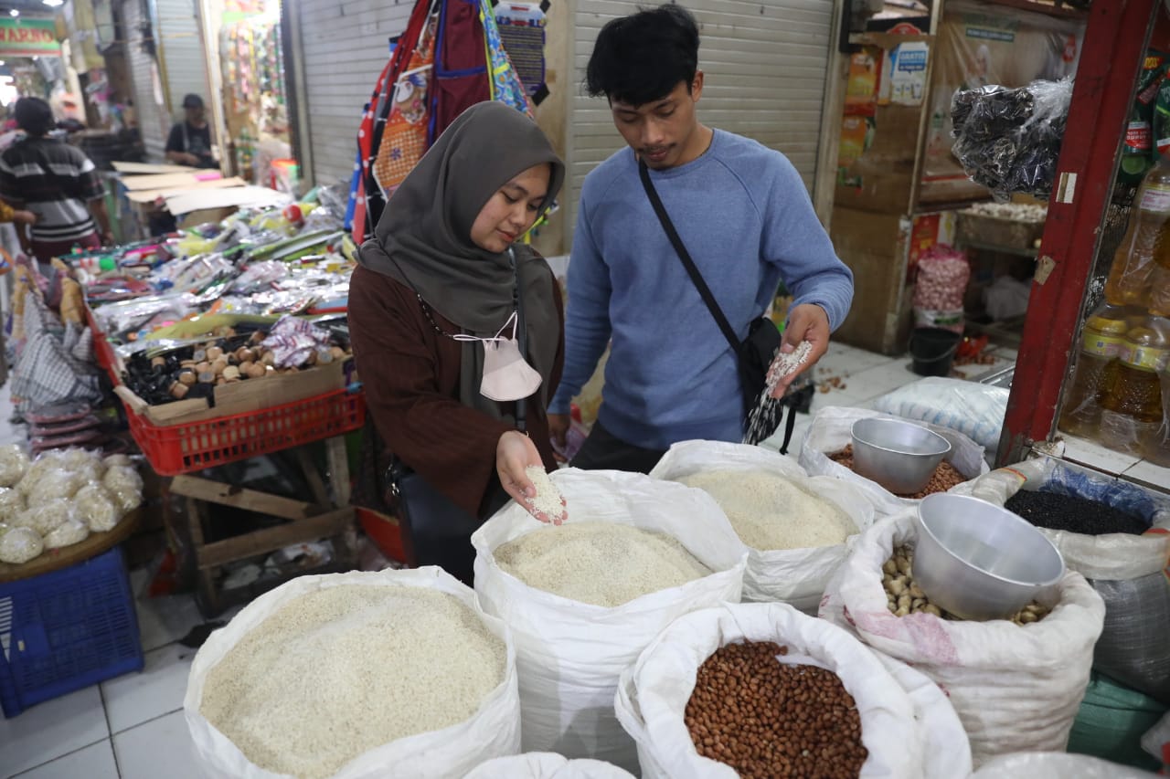Foto utama berita: Kenaikan Harga Beras Kerek Inflasi Kota Madiun Pada September 2023