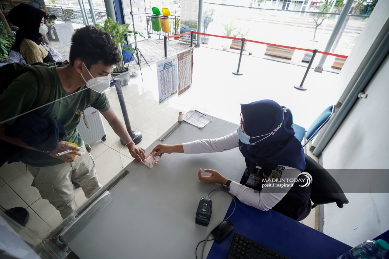 Foto 3 dari 5: Tiket KA Nataru Sudah Bisa Dibeli Mulai Hari Ini