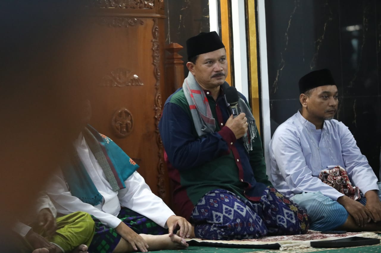 Foto 4 dari 10: Gelar Isya Berjamaah, Wali Kota Sampaikan Oleh-Oleh Dari Luar Negeri