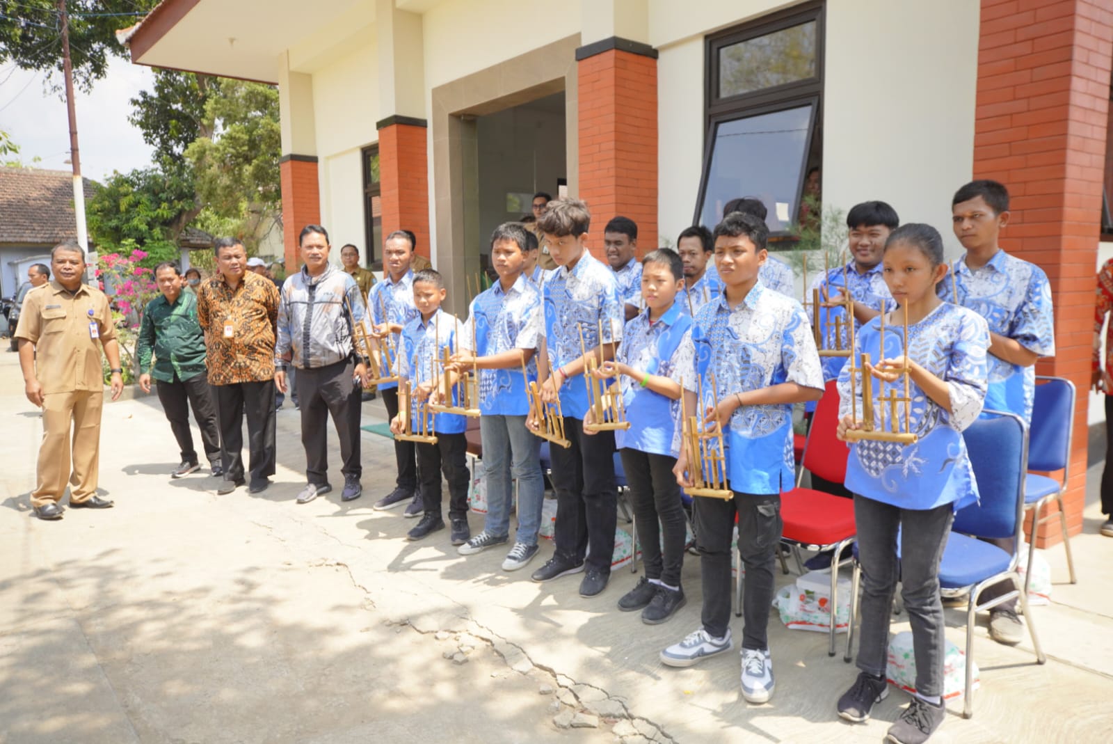 Salut! Difabel SLB Bakti Luhur Diajarkan Musik Angklung, Kerap Pentas di Banyak Event