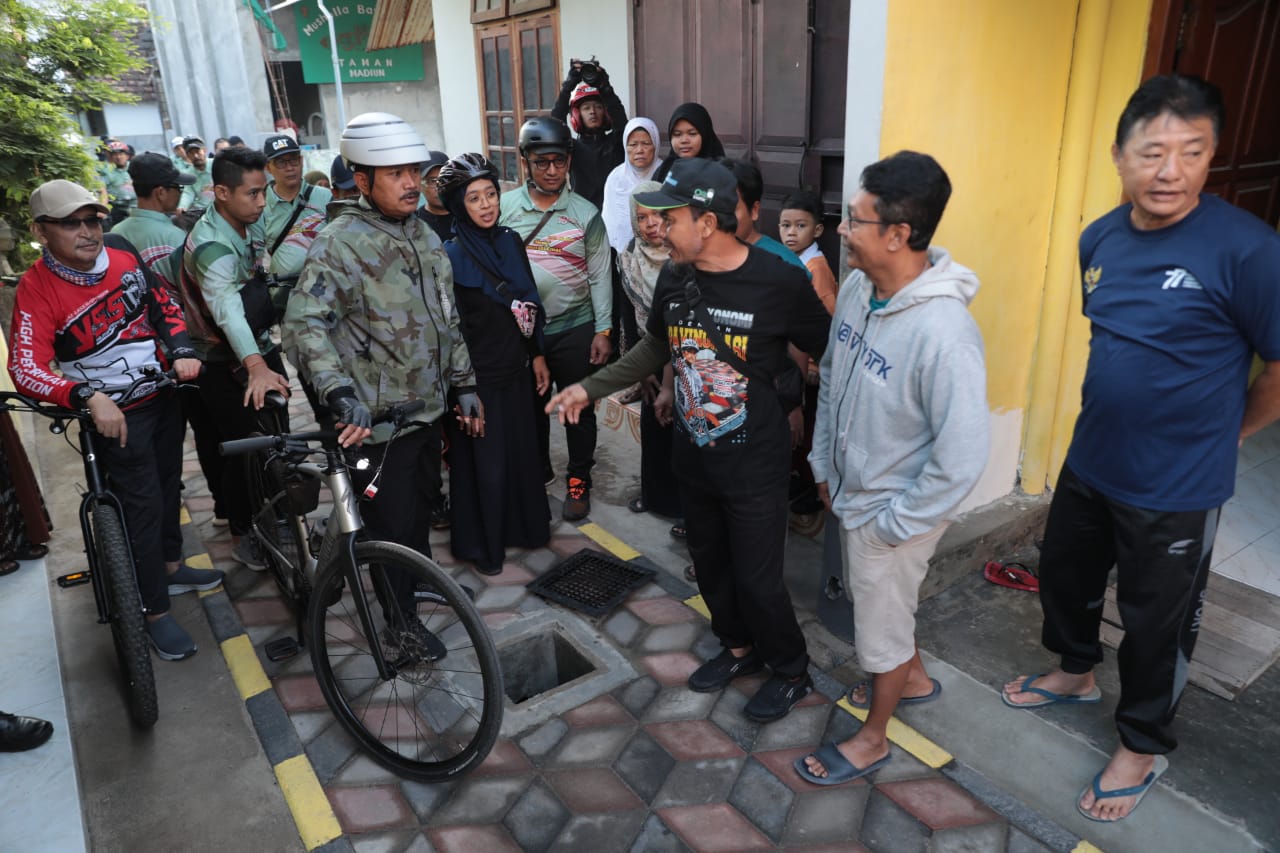 Foto 5 dari 16: Gowes Kecamatan Taman, Wali Kota Cek Pembangunan Hingga Ke Gang Kecil
