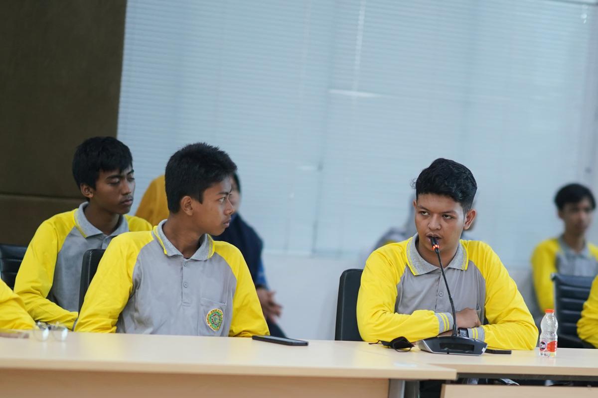 Foto 1 dari 9: Jadi Narasumber Tokoh Inspiratif Bagi Anak Muda, Wali Kota Pesan Jangan Malu untuk Berjuang