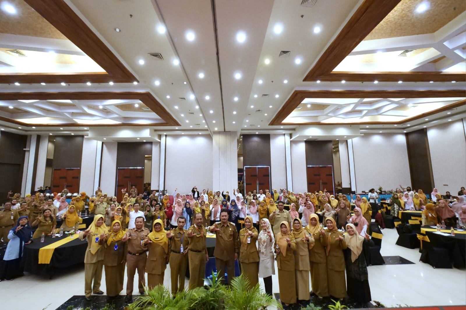 Foto 9 dari 9: Buka Workshop Penyusunan Kurikulum Merdeka Belajar, Wali Kota: Kita Persiapkan Generasi Emas 2045 dari Sekarang