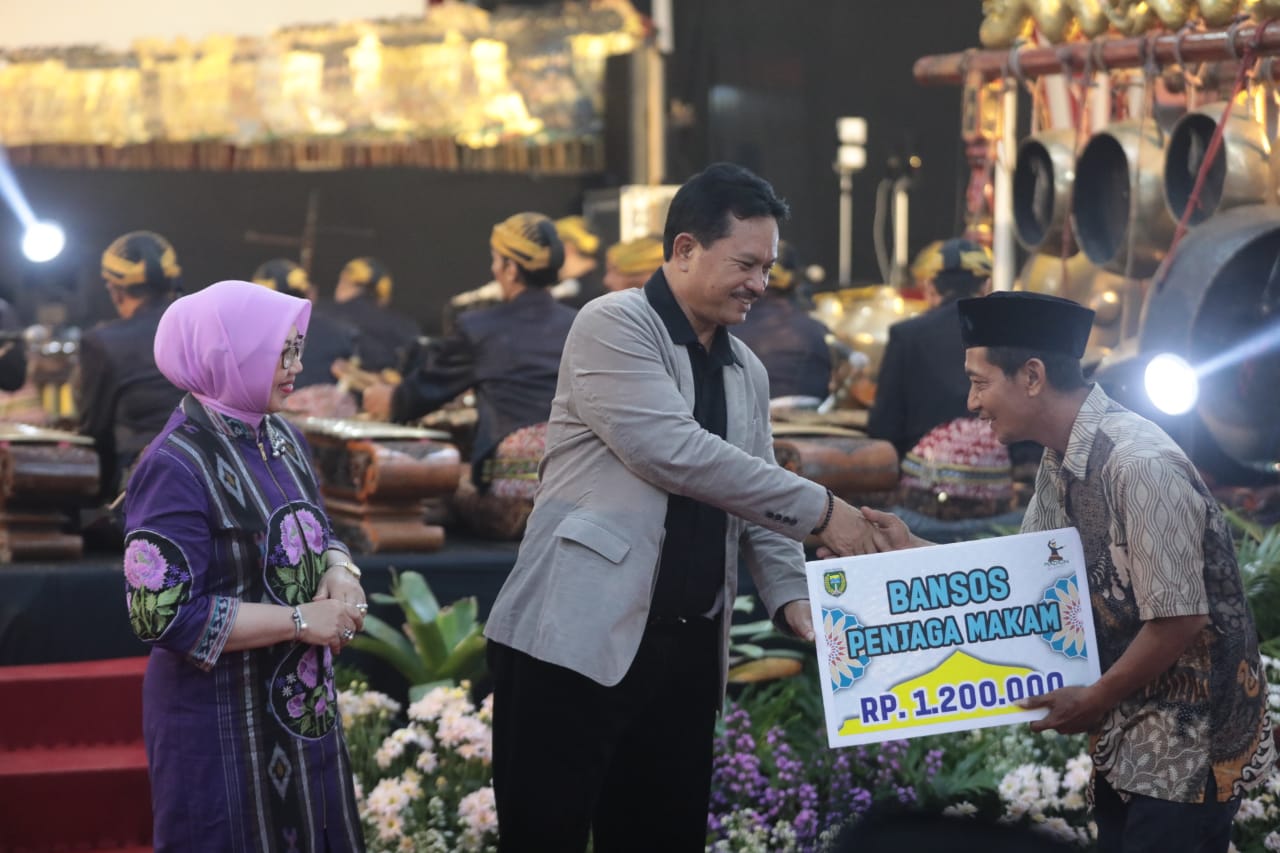 Foto 7 dari 13: Pagelaran Wayang Kulit Tutup Madiun Festival 2023, Wali Kota Sampaikan Apresiasi Pada Masyarakat Kota