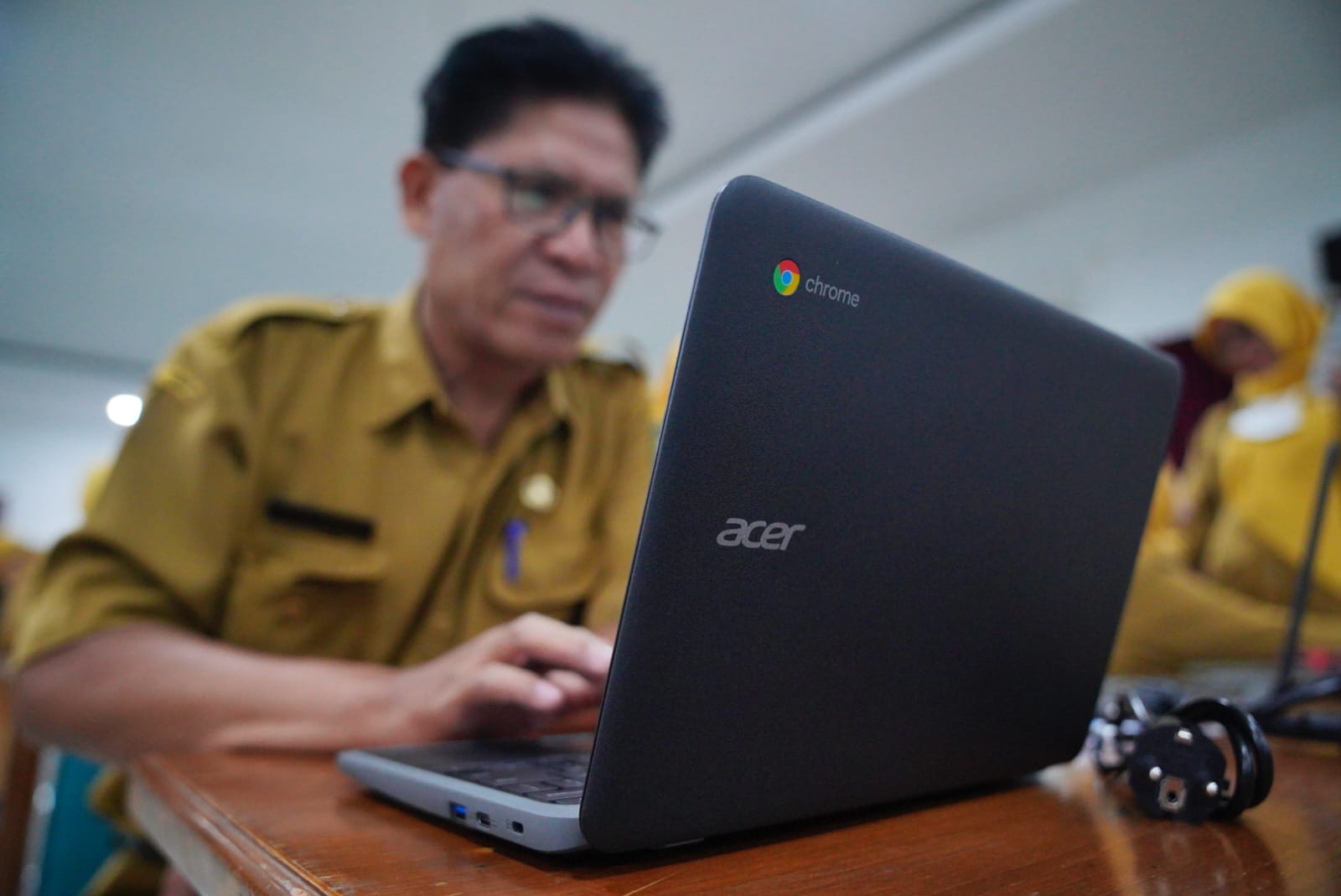 Foto 2 dari 5: Agar Penggunaan Chromebook Optimal, Pemkot Datangkan Ahli Gelar Pelatihan untuk Guru