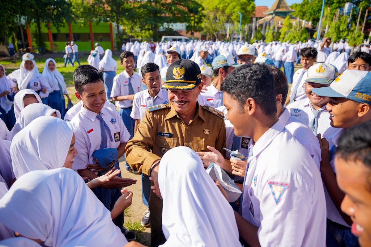 Foto 8 dari 8: Jadi Pembina Upacara di SMKN 5, Wali Kota Motivasi Siswa Tingkatkan SDM Untuk Hadapi Dunia Kerja