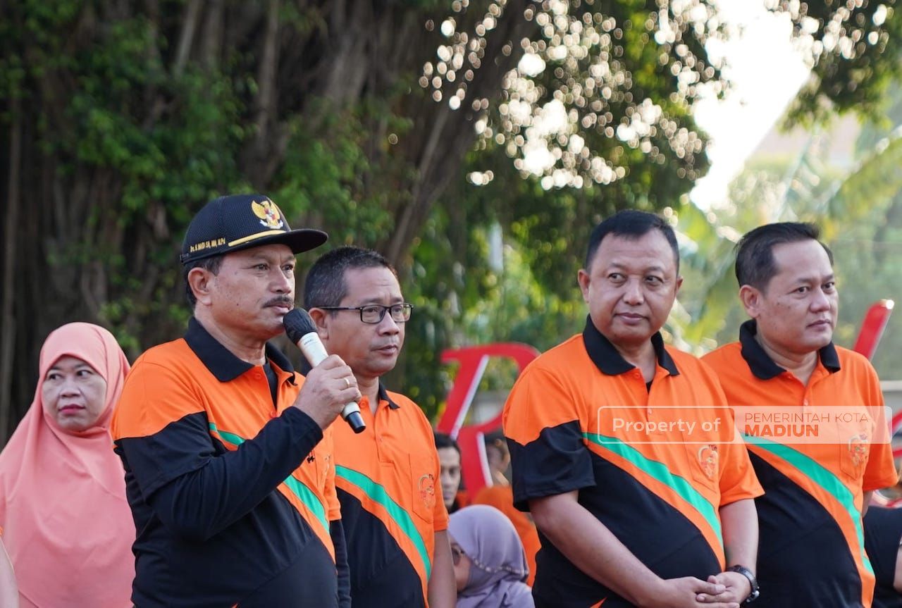 Foto 5 dari 9: Mlaku-Mlaku Bareng Karyawan RSUD dr Soedono, Wali Kota: Pelayan Kesehatan Harus Sehat