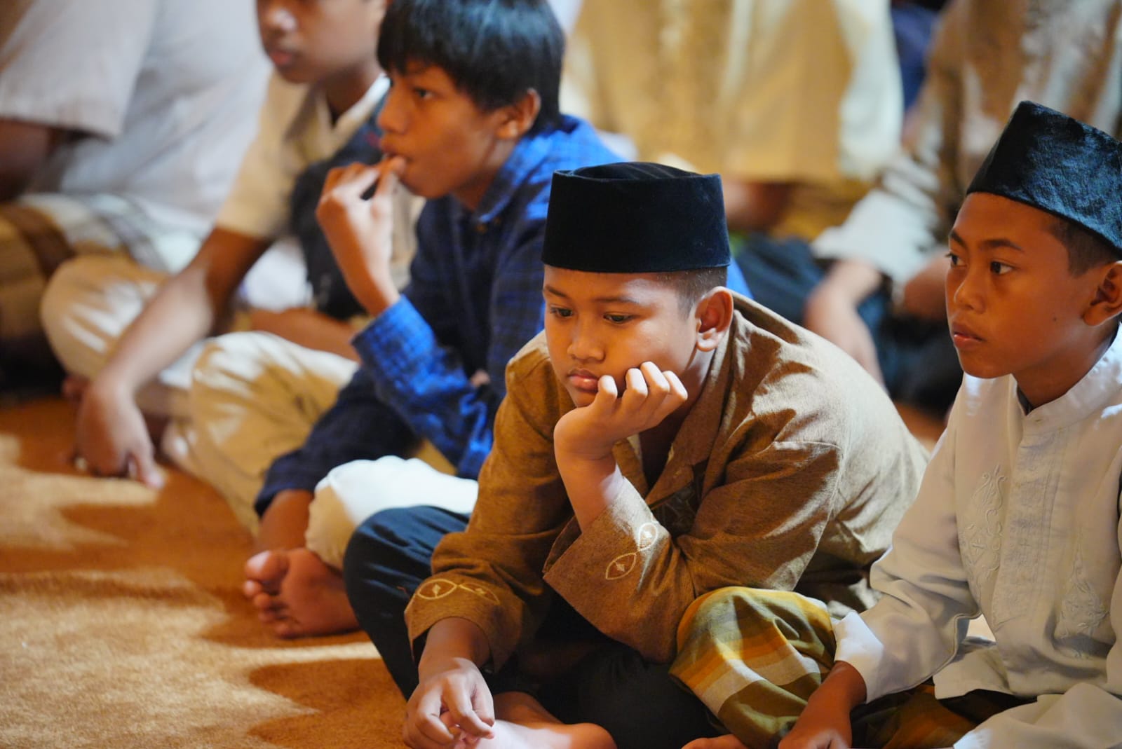 Foto 5 dari 10: Buka Bersama dengan Anak Yatim dan Disabilitas, Wali Kota Ingin Mereka Tetap Semangat dan Jangan Berkecil Hati