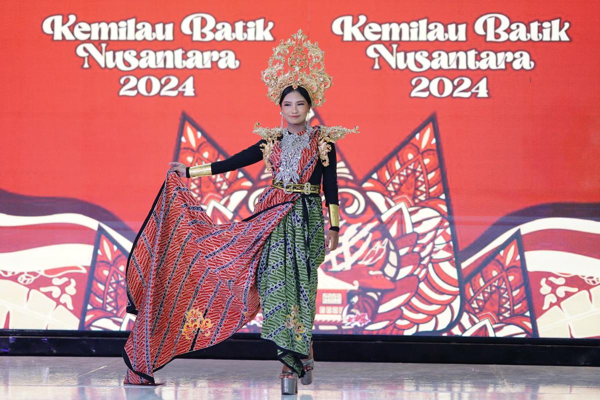 Foto 6 dari 13: Buka Kemilau Batik Nusantara, Pj Wali Kota Ingin Batik Semakin Dikenal dan Dicintai