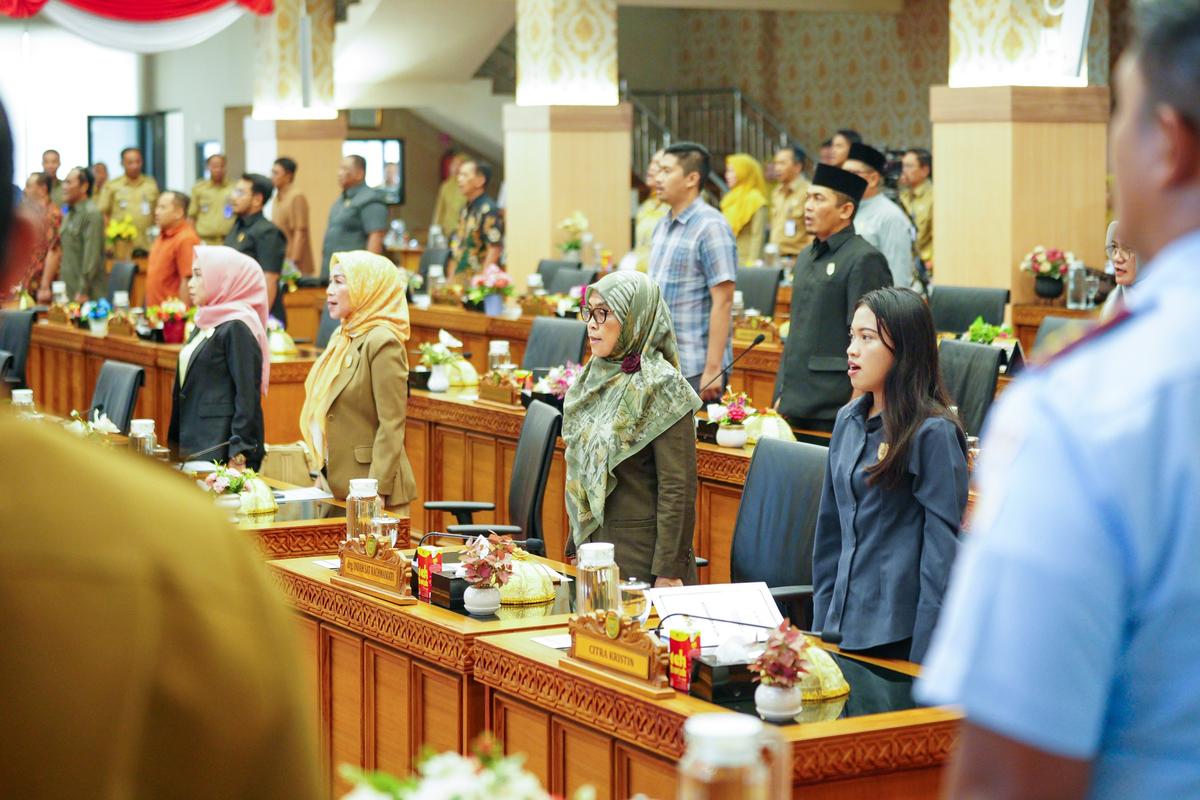 Foto 3 dari 8: Capai Rp 2 Triliun Lebih, Pj. Wali Kota Sampaikan Nota Keuangan Atas Raperda Kota Madiun Tentang APBD 2025