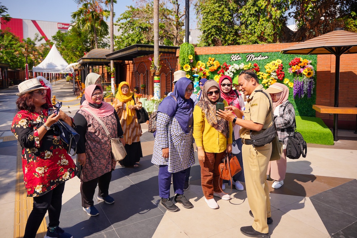 Foto 4 dari 6: Mau ke Solo, Tim AD ART Koperasi Setya Bhakti Wanita Surabaya Pilih Mampir ke Kota Madiun