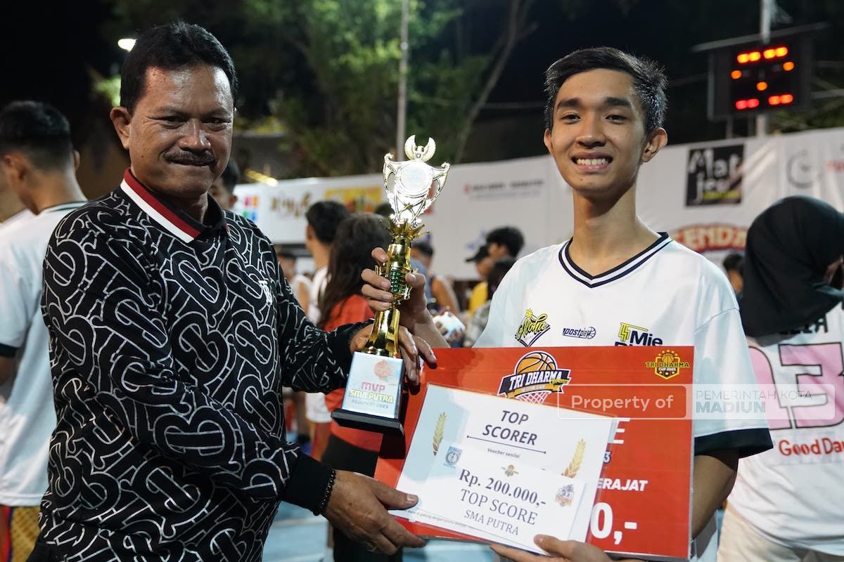 Foto 3 dari 9: Kejurkot Basket Tri Dharma Cup 2023 Resmi Berakhir, Wali Kota Apresiasi Semangat Para Peserta