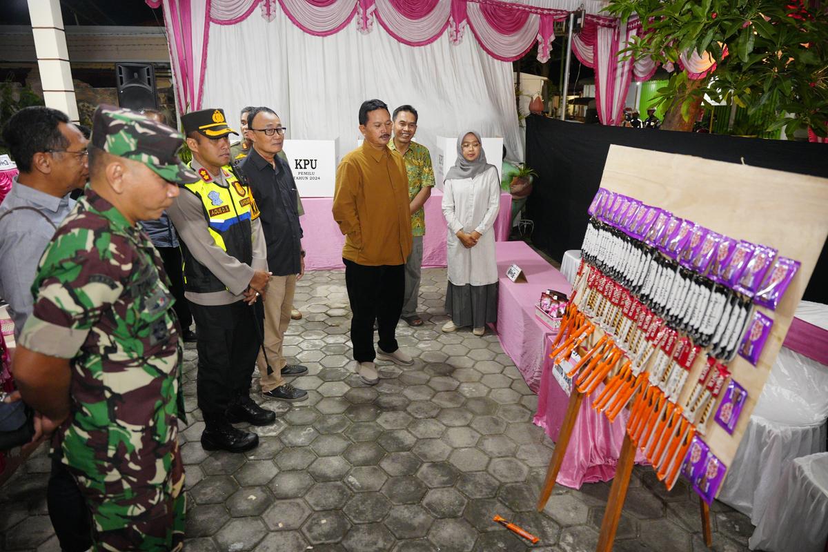 Foto 9 dari 10: Tinjau Kesiapan TPS, Wali Kota Bersama Forkopimda Gelar Pemantauan Langsung