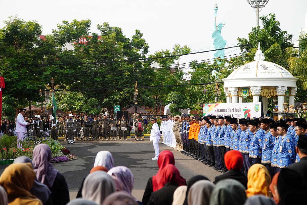 Foto 4 dari 16: Gelar Upacara Hari Jadi ke-79 Pemprov Jatim, Pj Wali Kota Ajak Masyarakat Berperan Aktif dan Ikut Sukseskan Pemilu