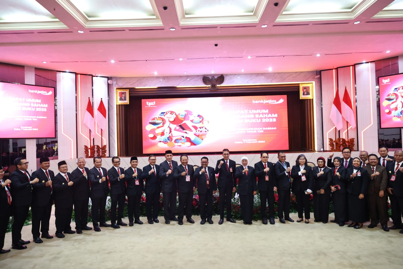 Foto 3 dari 5: Bersama Gubernur Khofifah, Wali Kota Hadiri RUPS Bank Jatim Tahun Buku 2023