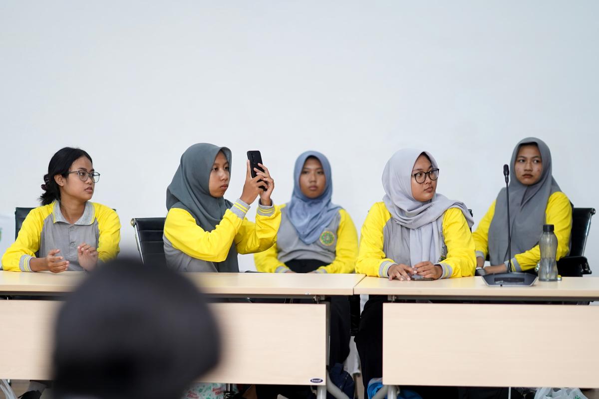 Foto 8 dari 9: Jadi Narasumber Tokoh Inspiratif Bagi Anak Muda, Wali Kota Pesan Jangan Malu untuk Berjuang