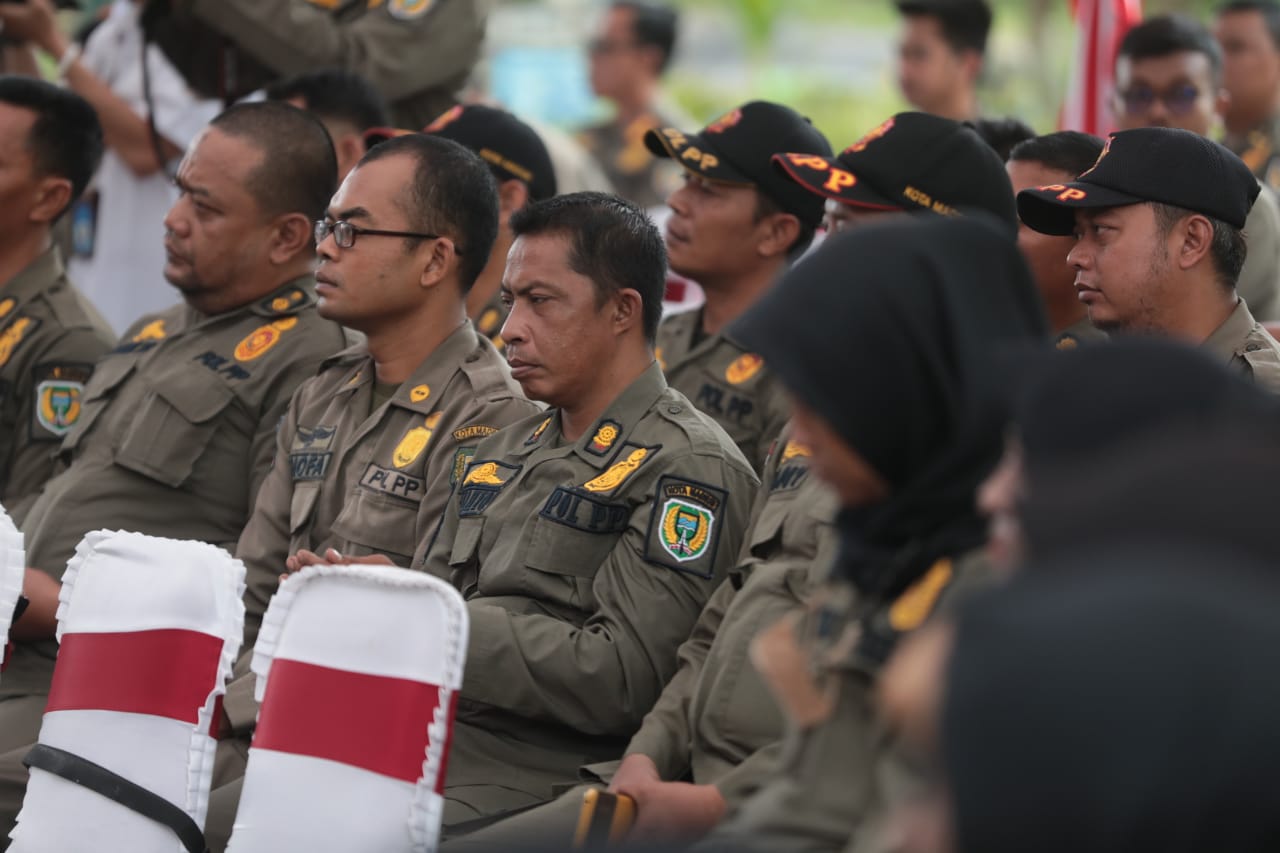 Foto 8 dari 12: Gelar Pembinaan Peningkatan Kinerja Pelayanan Publik, Wali Kota Harap Satpol PP dan Damkar Optimal Berikan Pelayanan