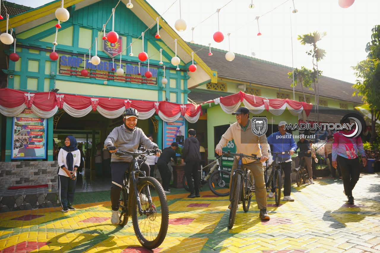Foto utama berita: Gowes Keliling Kota, Plt Wali Kota Madiun Pantau Kebersihan hingga Kondisi Sekolah