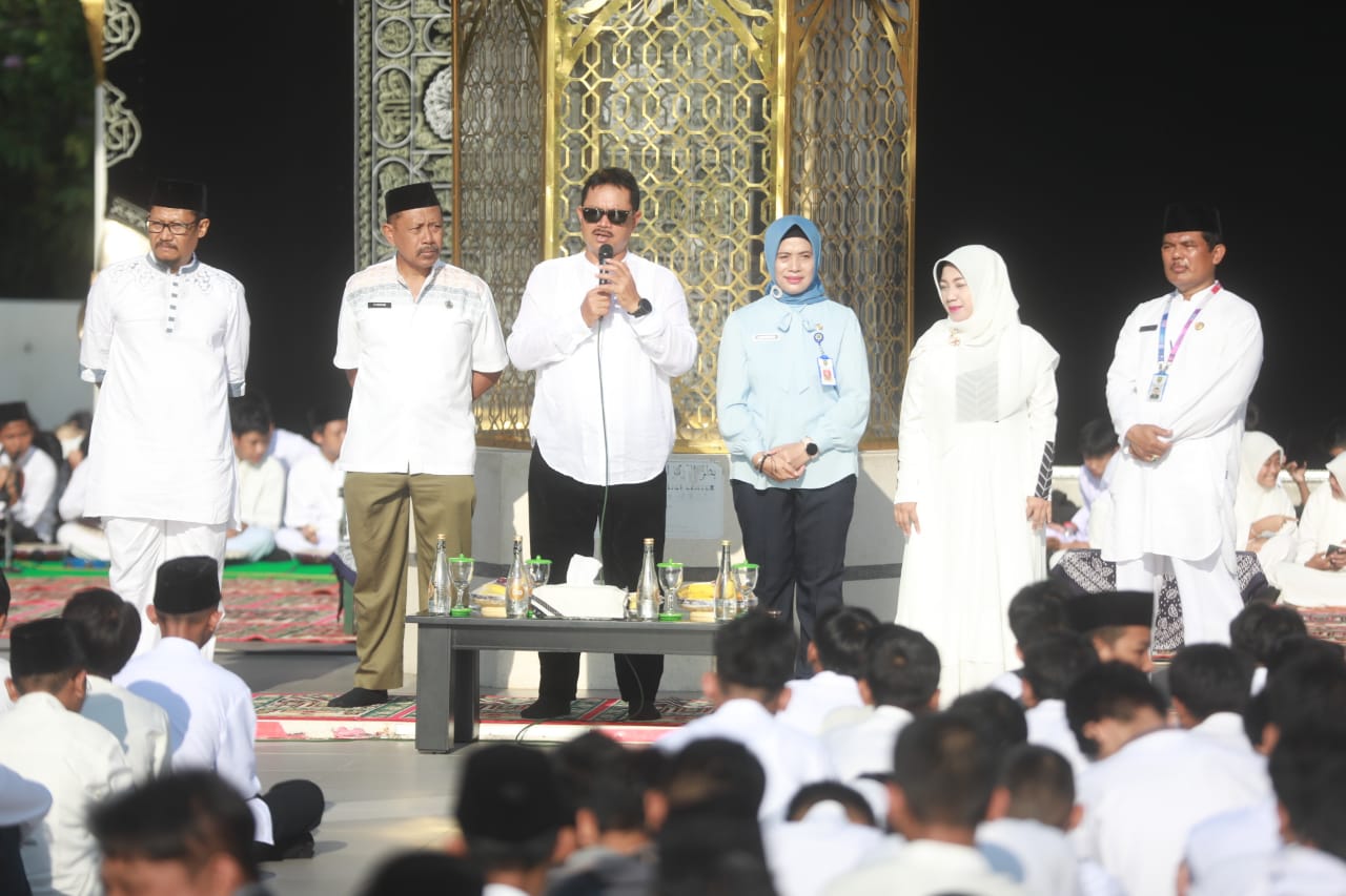 Foto 10 dari 14: Hadiri Peringatan Isra Mi’raj SMPN 7 dan 14 di PRC, Wali Kota Harap Jadi Momentum Mempertebal Keimanan