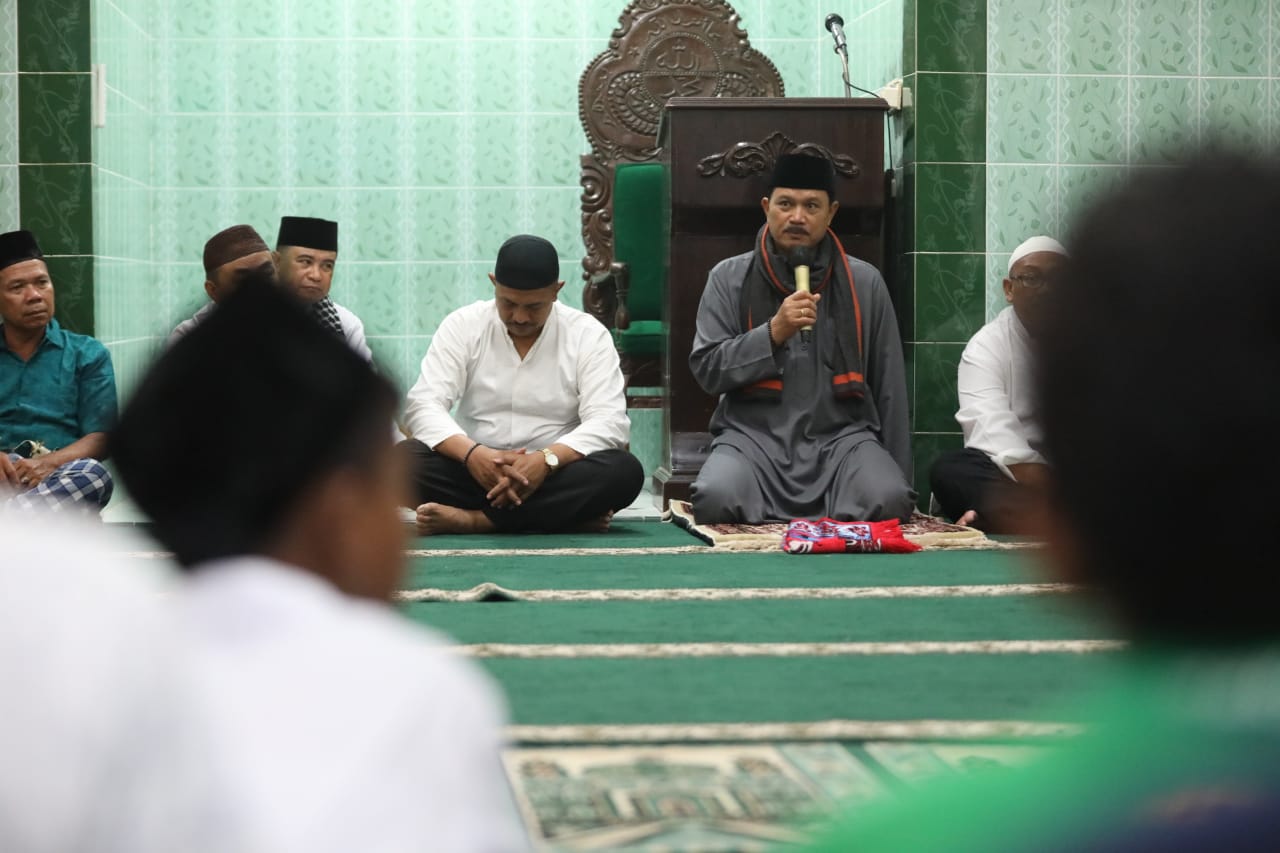 Foto 9 dari 11: Safari Ramadan Salat Tarawih di Masjid Baiturrahman, Wali Kota Juga Resmikan Masjid Tempat Kegiatan