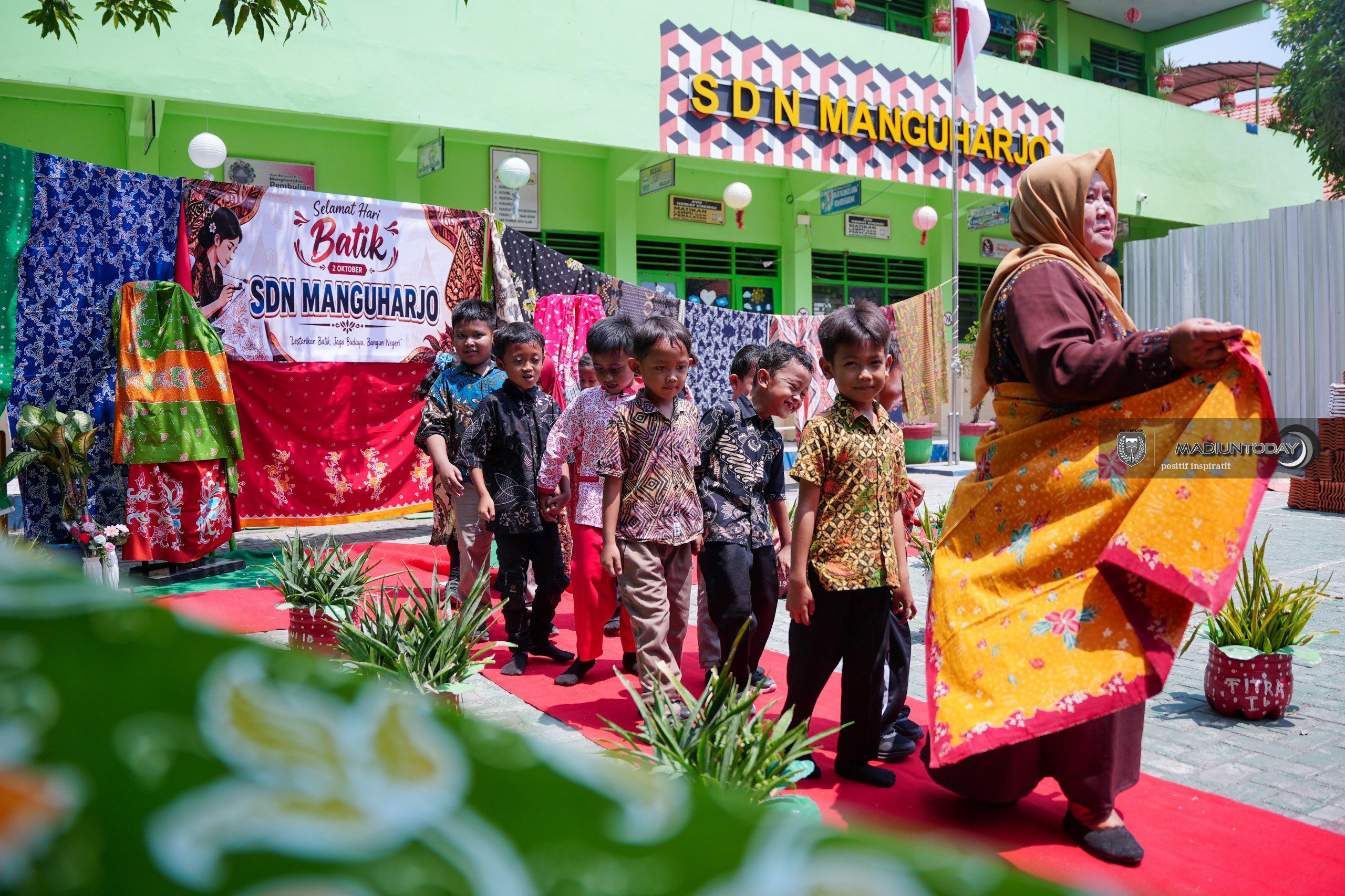 Foto 2 dari 9: Dari Baju ke Canting, Anak-anak Mulai Mengenal Batik Lebih Dekat
