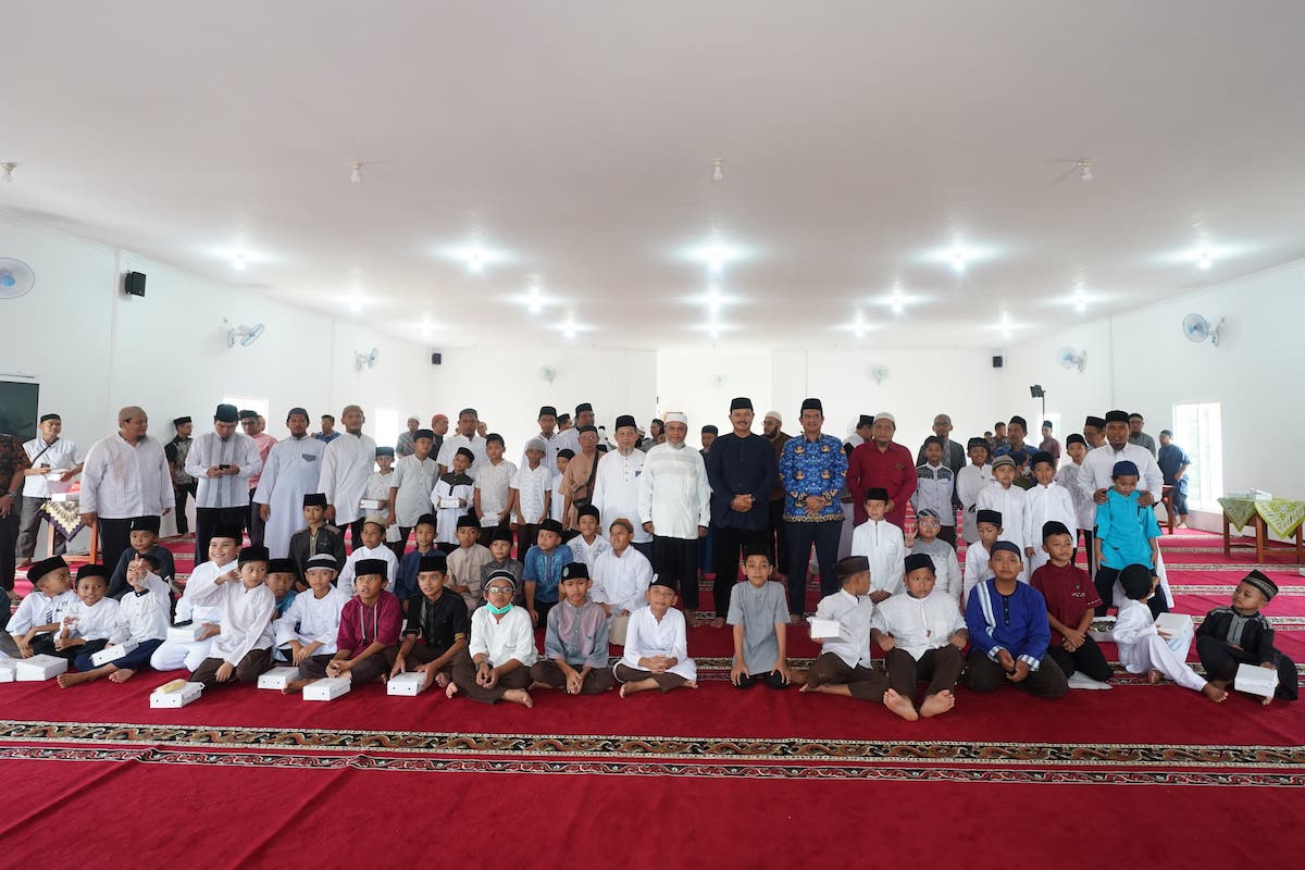 Foto 6 dari 9: Safari Salat Jumat di Wilayah Taman, Wali Kota Maidi Sekaligus Resmikan Masjid Khadija Al Zarouni