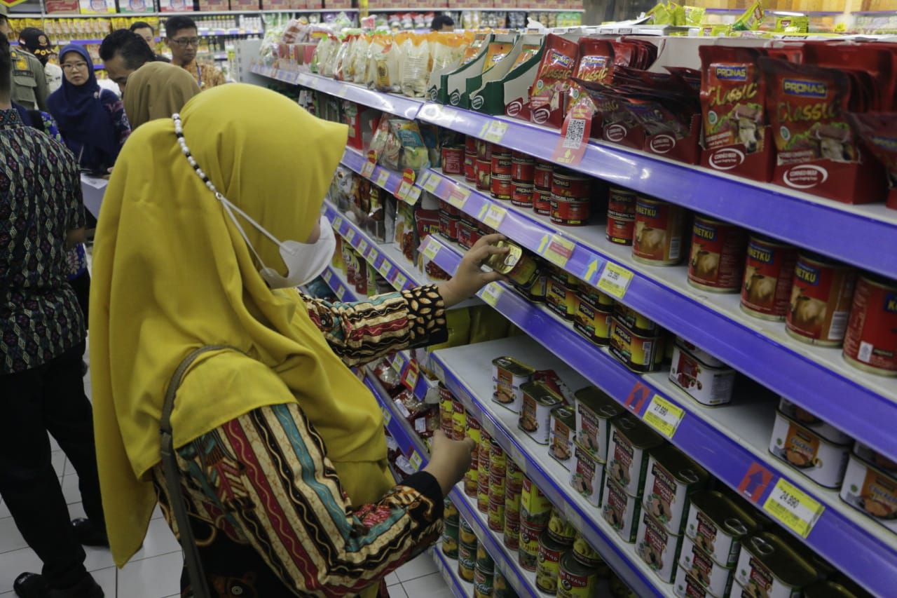 Foto 7 dari 9: Pastikan Stok Bapok Aman, Tim Gabungan Gelar Pemantauan Di Pasar Modern