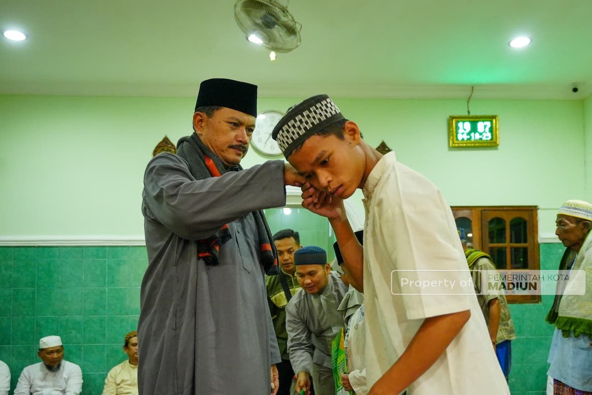 Foto 3 dari 8: Sambangi Warga Banjarejo, Wali Kota Gelar Isya Berjamaah Di Masjid Baiturrahim
