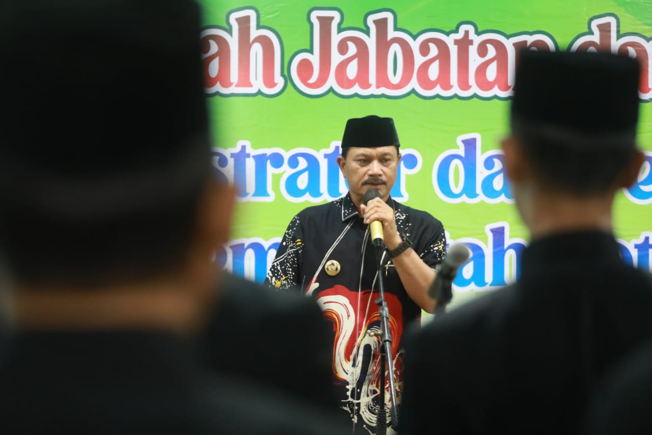 Foto 14 dari 15: Lantik 20 Pejabat, Wali Kota: Tugas Adalah Ibadah, Pejabat Harus Menjadi Contoh