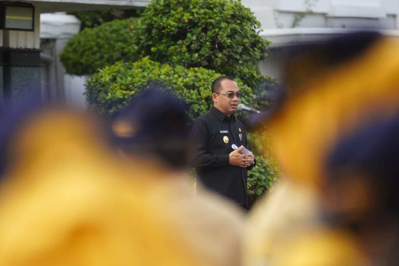 Foto 6 dari 8: Pimpin Apel Pagi, Pj. Wali Kota Pesan Jaga Netralitas ASN Di Tahun Politik